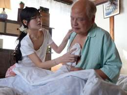 Địt chị gái về quê chăm sóc cha bị bệnh